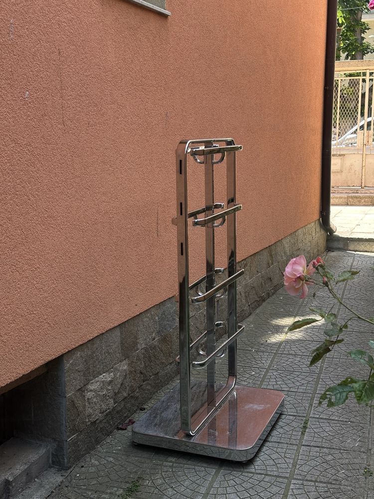 Стелаж за аксесоари