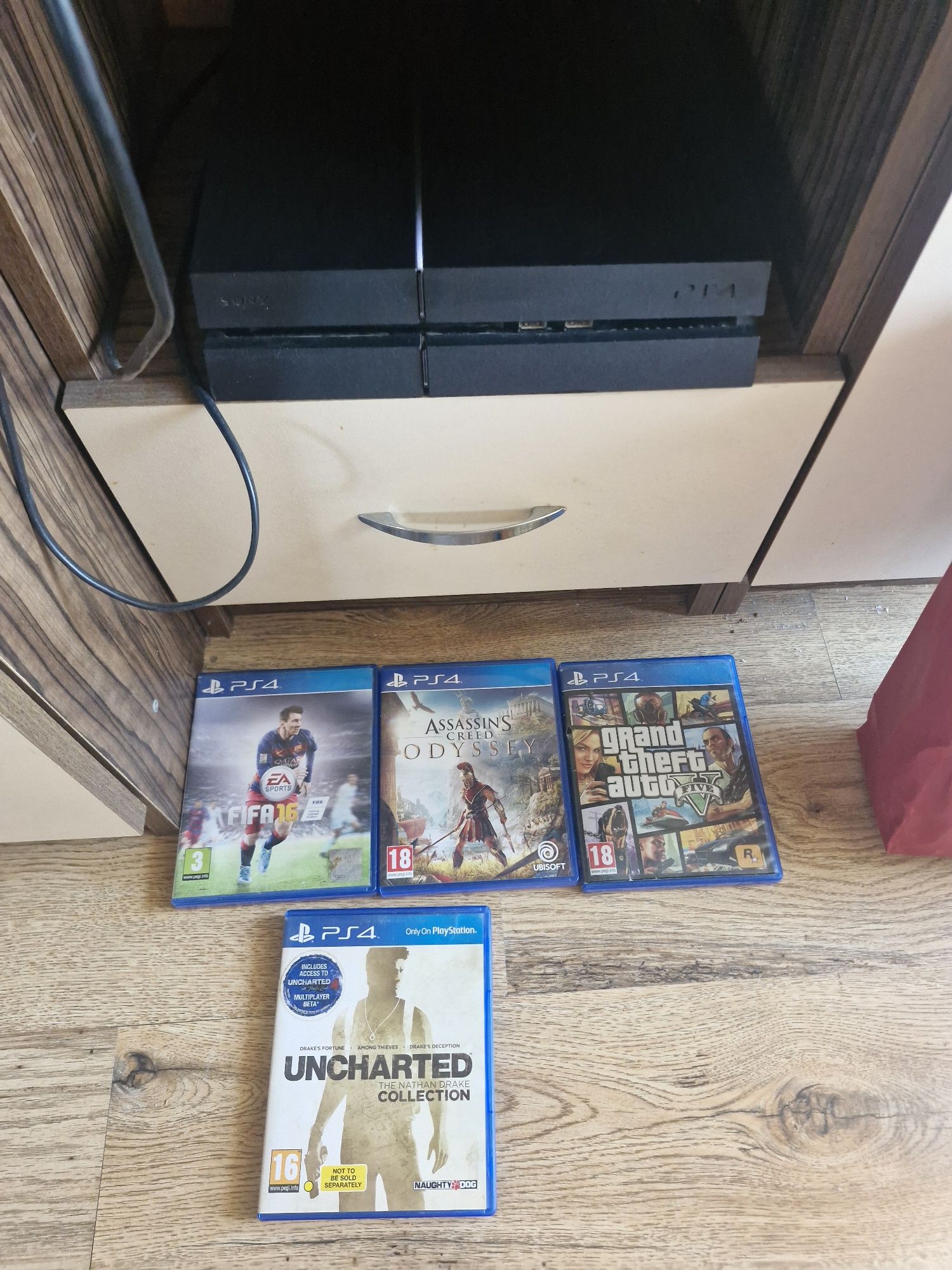 Sony PS 4, 500GB + игри