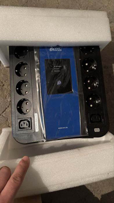 Источник бесперебойного питания SVC U-1000