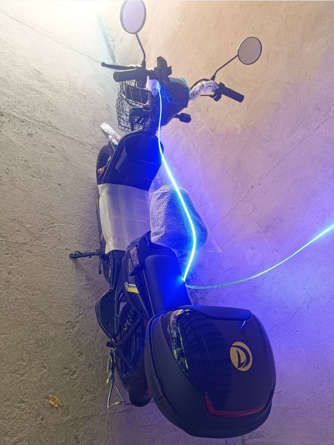 Elektra skuter yangi sotiladi