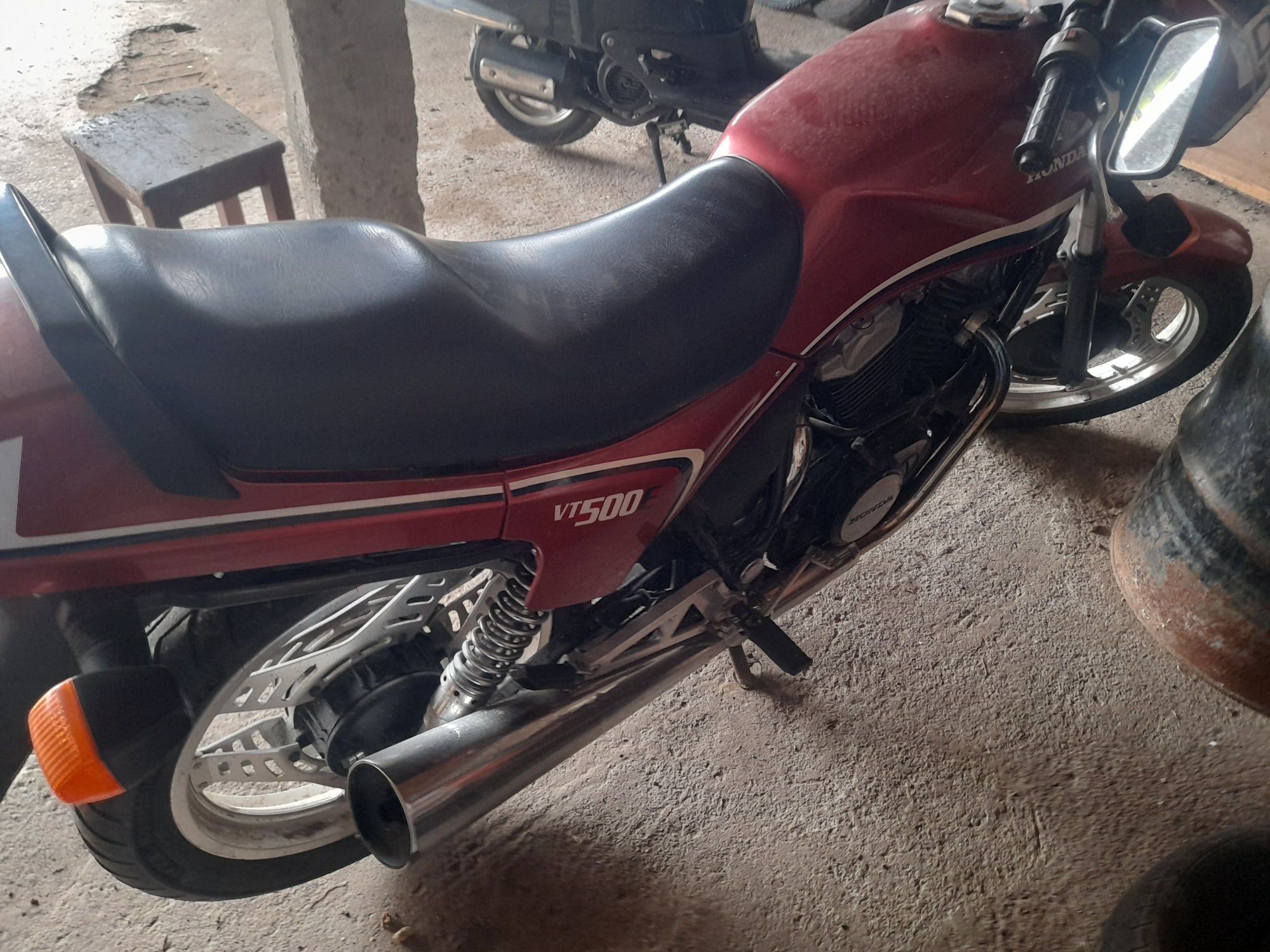 Vând motocicleta Honda Vt 500 cm