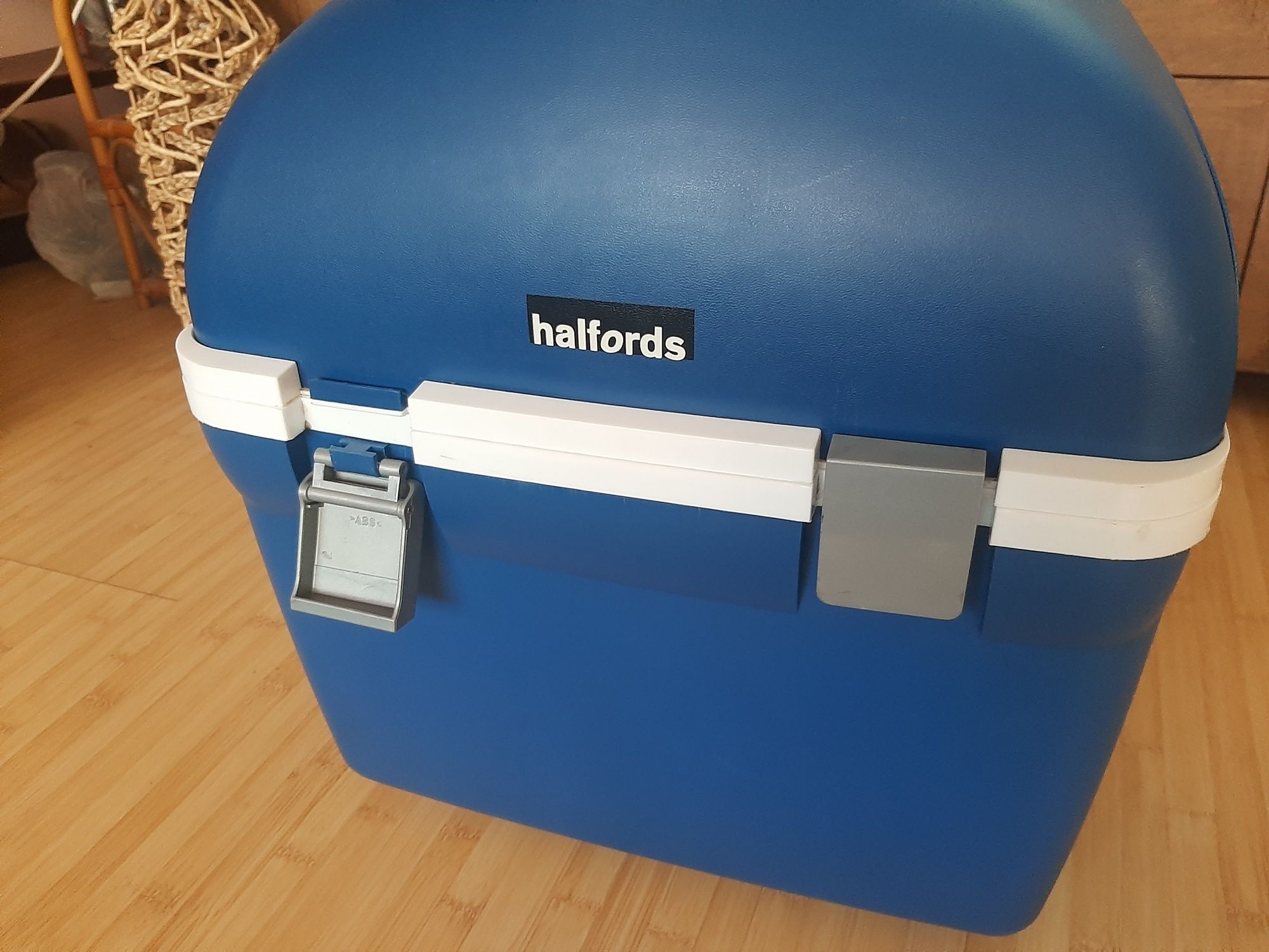 Хладилна чанта 12 V. Halford T20 DS.