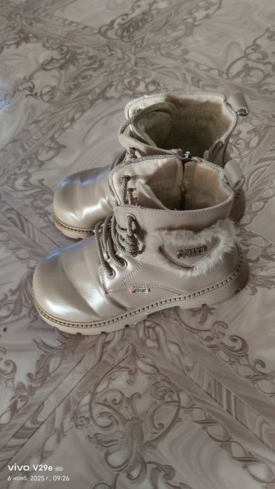Продам демесезонный сапоги