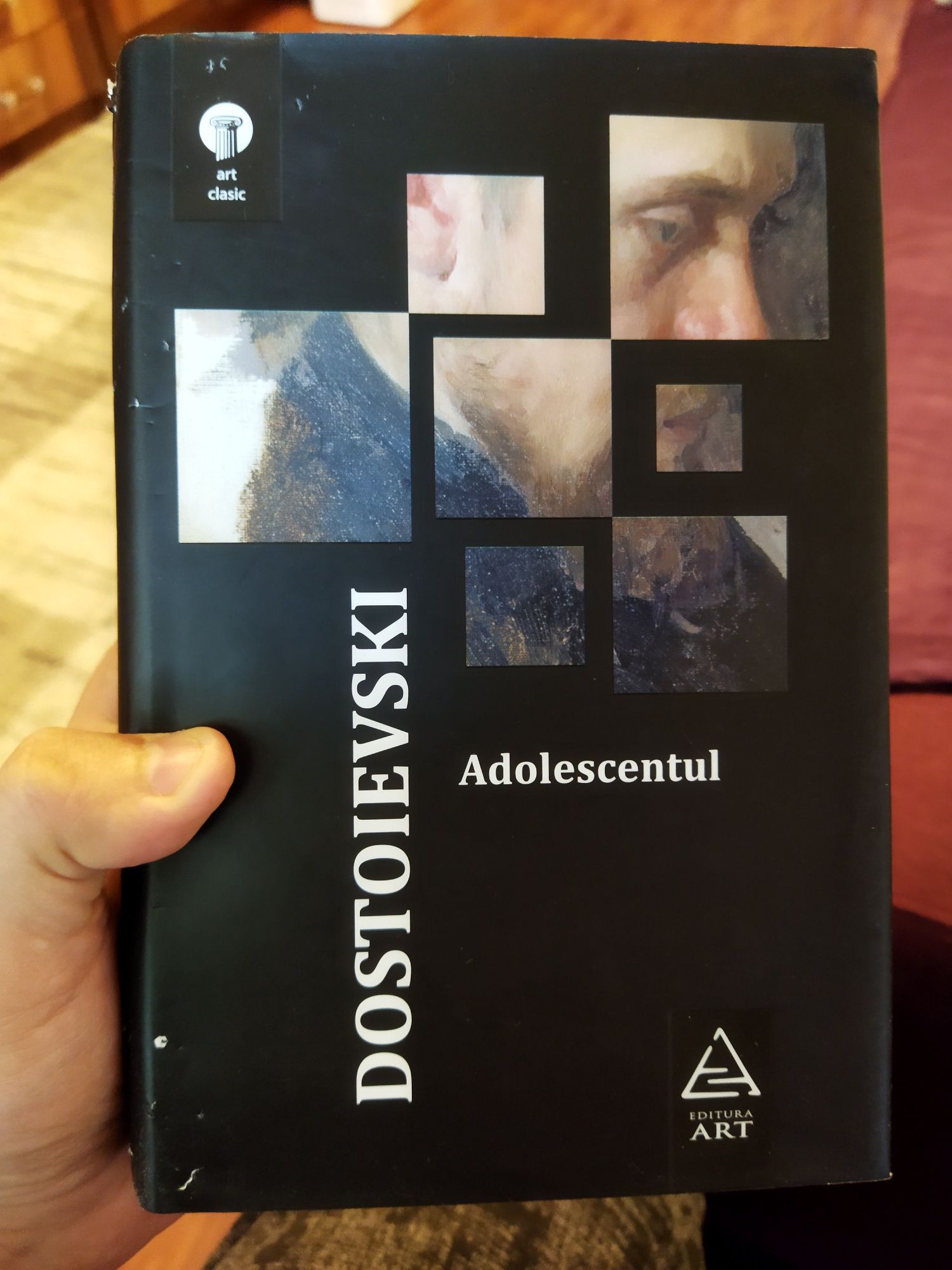 Cartea Adolescentul de Dostoievschi 664 pagini, editura Art