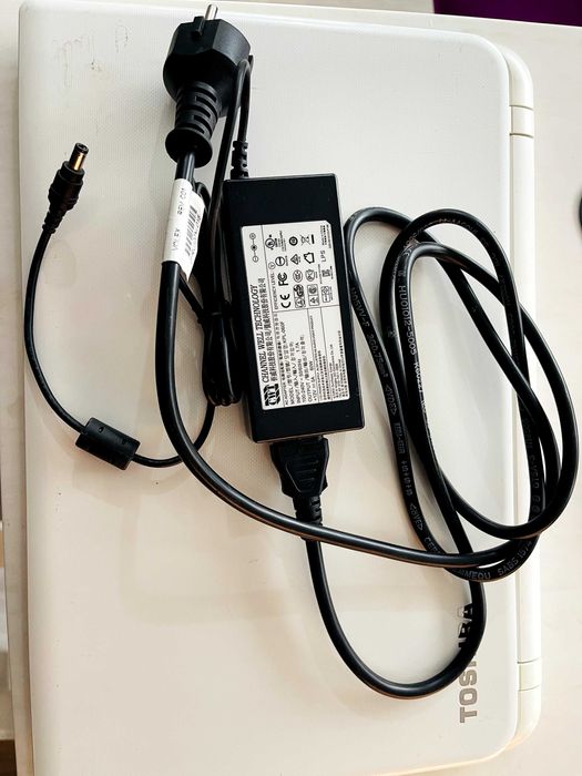 Toshiba Satelite SkullCandy 1TB HDD, 4GB RAM DDR3, i5 - Piese