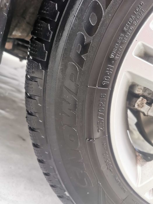 4 БРОЯ ЗИМНИ SUV Гуми 215/70 R16 104Н