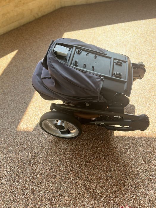 Vând cărucior Urban Nomad. Țara de origine Belgia. Puțin utilizat.