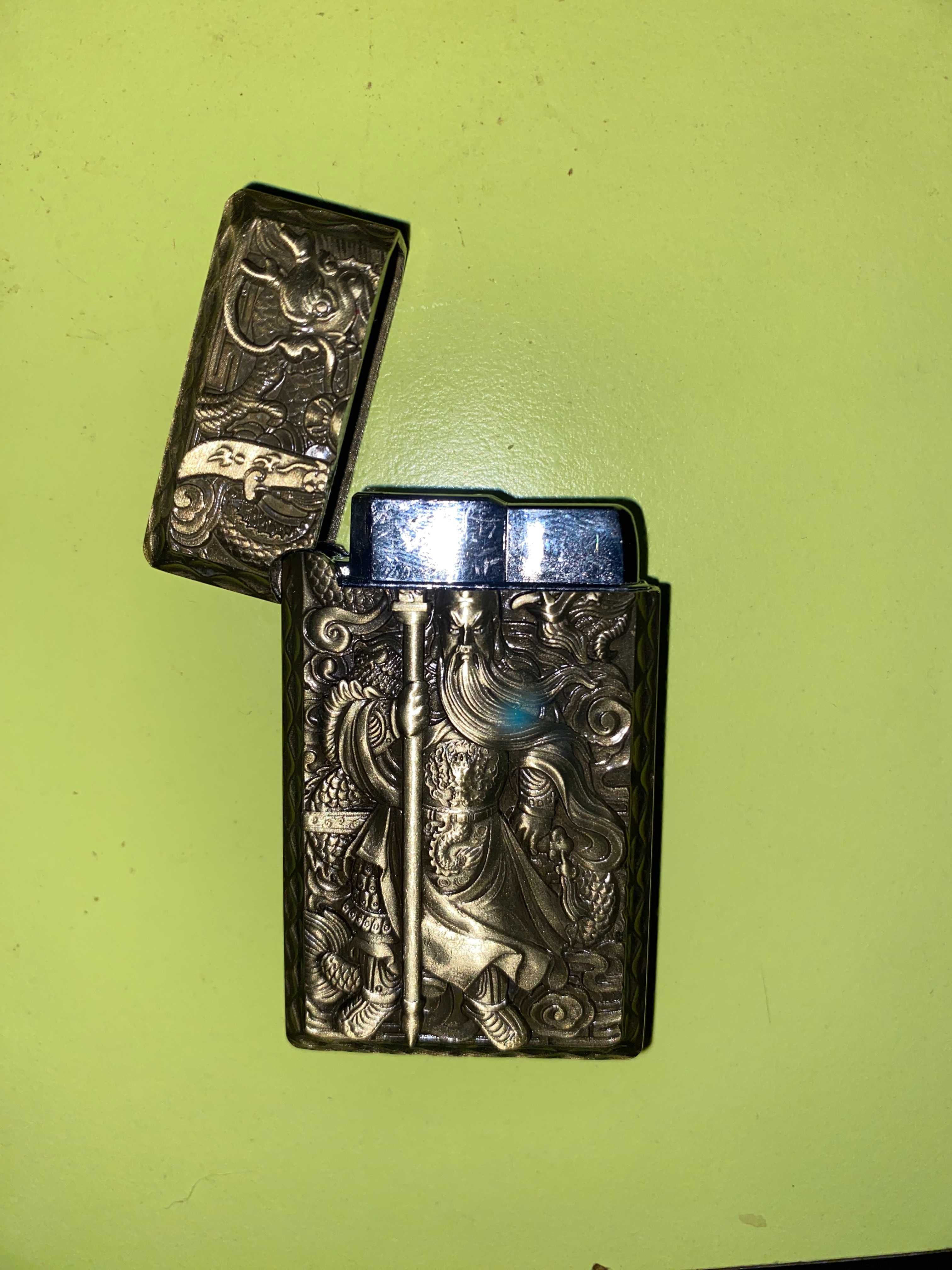 Bricheta stil Zippo antivant