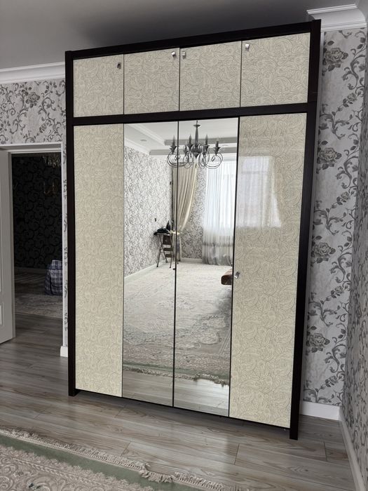 Шифоньер, диван жақсы жағдайда. Сатылады