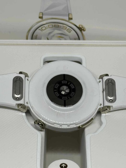 Huawei Watch GT 5 PRO 42mm White Fluoroelastomer Strap/ Като нов