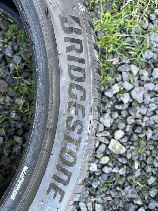 255/40/21 Bridgestone