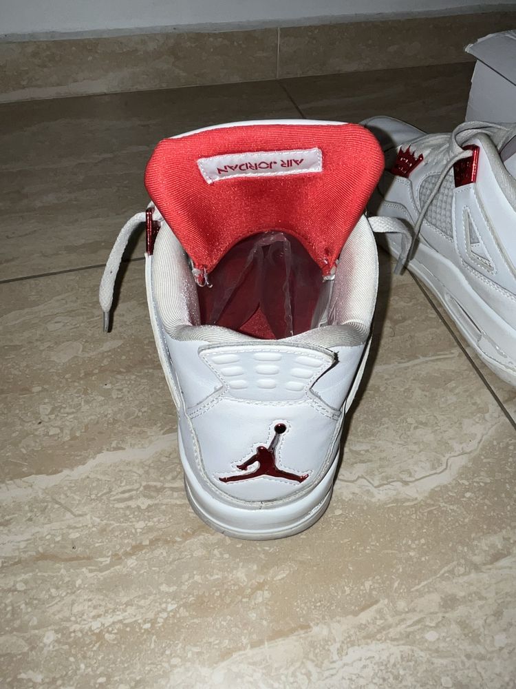 Air Jordan 4 Metallic Red