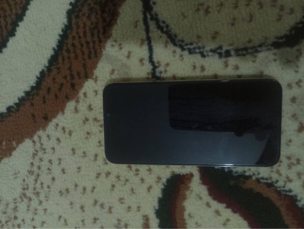 Iphone Xs  sotiladi tezda malumotla telda boladi