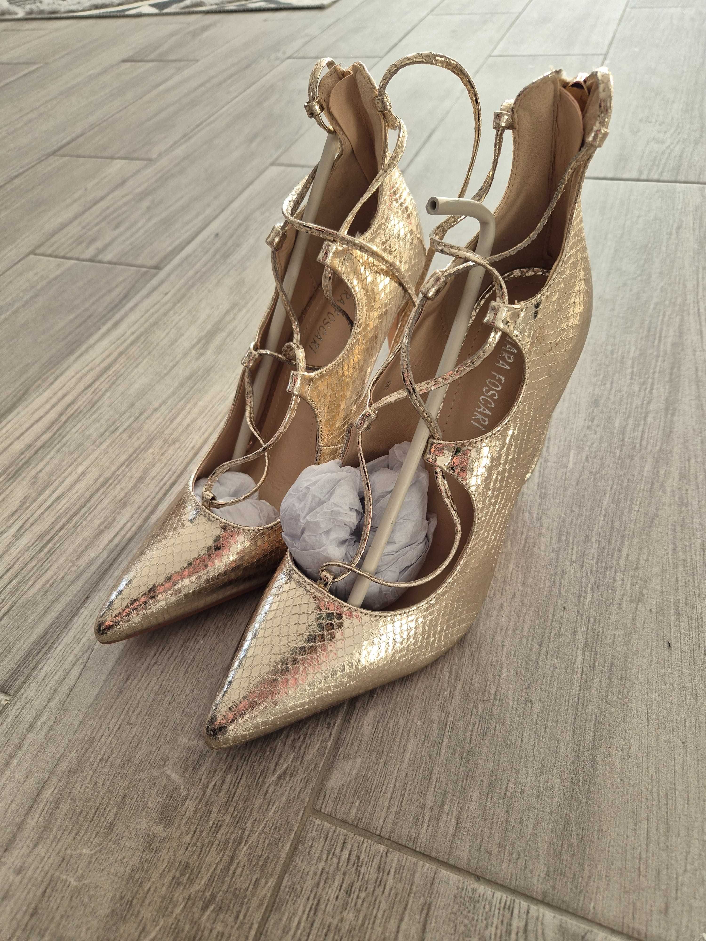 Vand pantofi noi nefolositi stiletto aurii