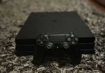 Ps4 pro cu 11 jocuri nou si maneta plus maus si tastatura si casti