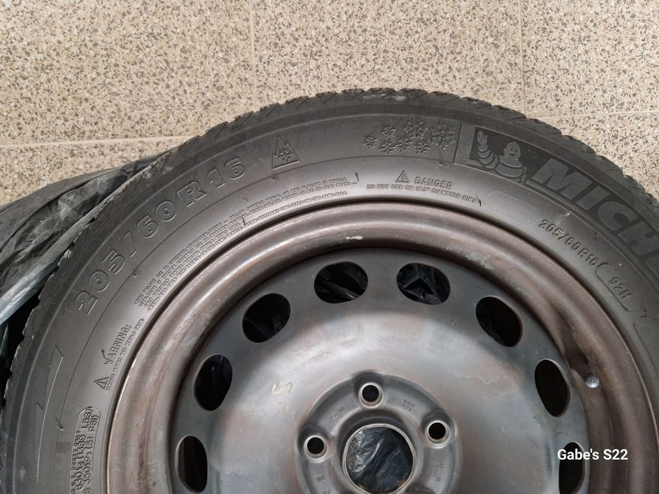 Roți Michelin 205/60/R16 iarnă, jenți tablă VAG