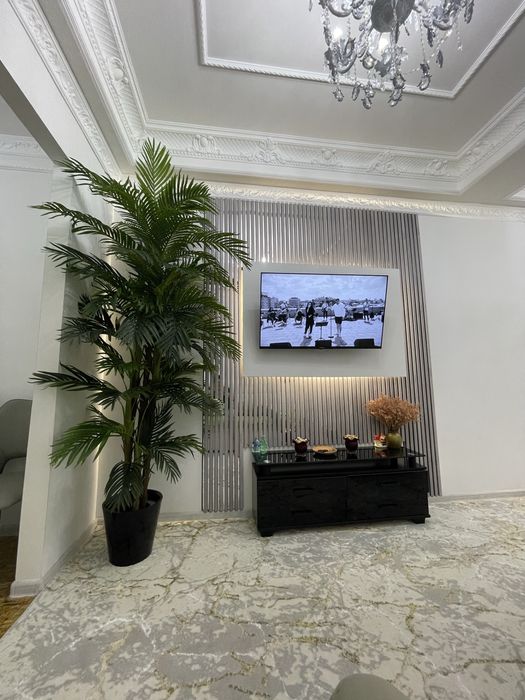 Уй сотилади евро ремонт килинган мебели хамма нарсаси билан сотилади