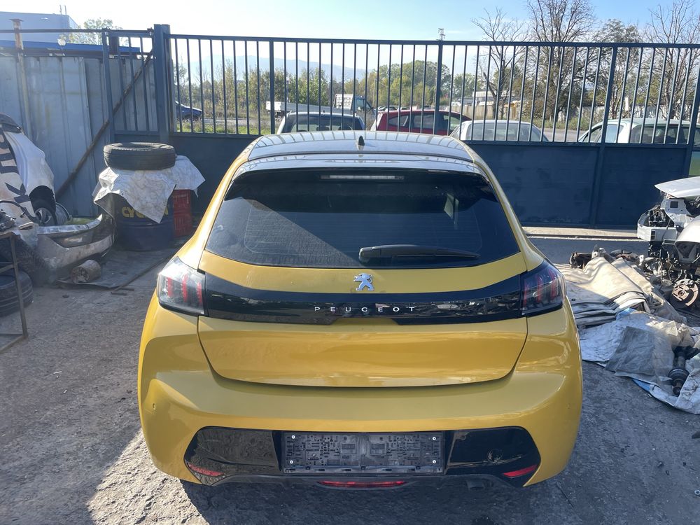 Peugeot 208 на части