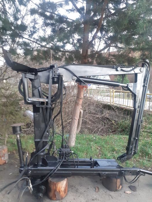 Vand macara pentru autoutilitara.  1800€