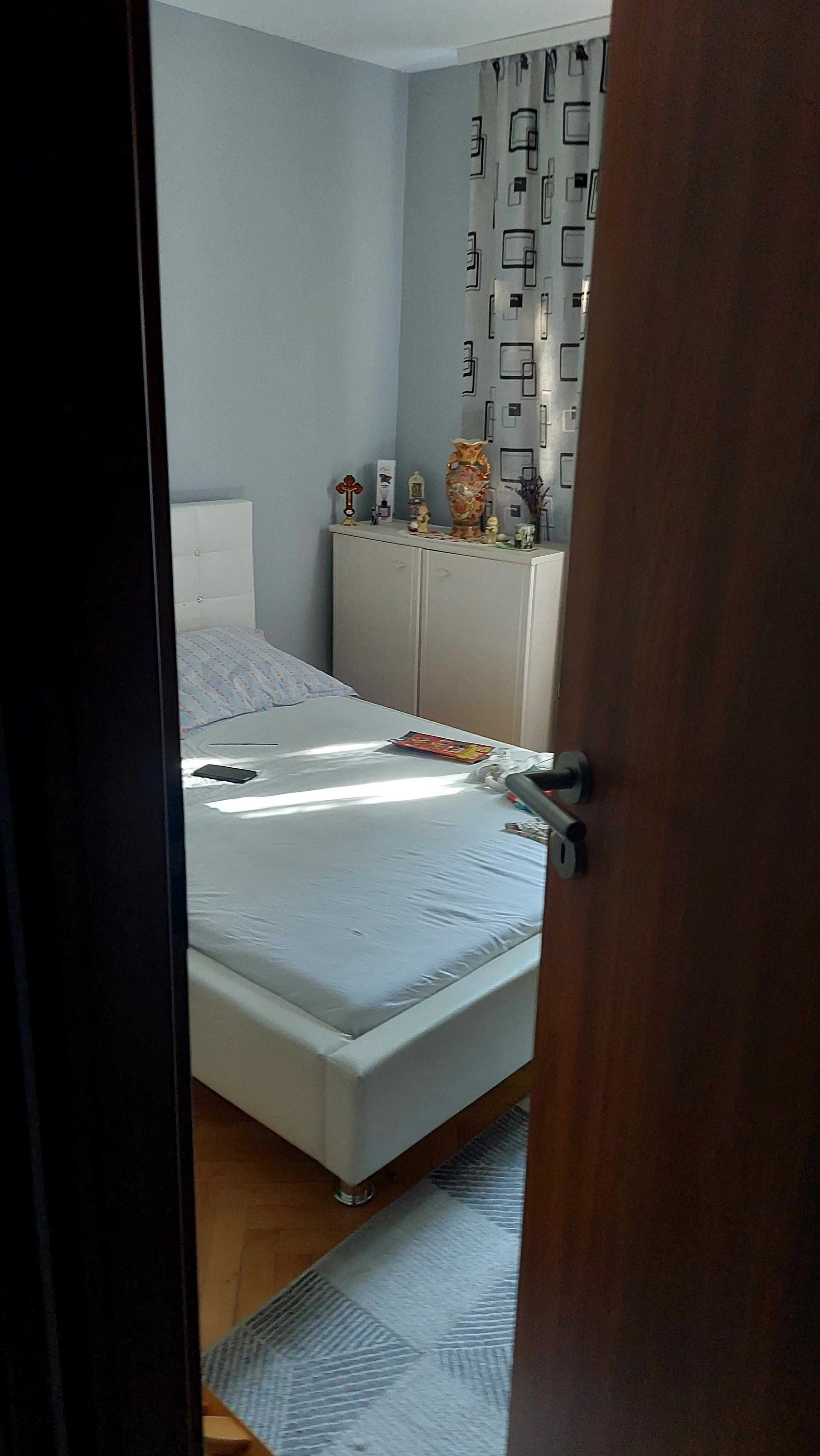 Chirie apartament 3 camere etaj 2 zona dambovita