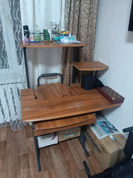 Стол компьютерный