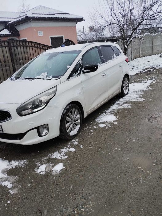 Vând KIA carens negociabil