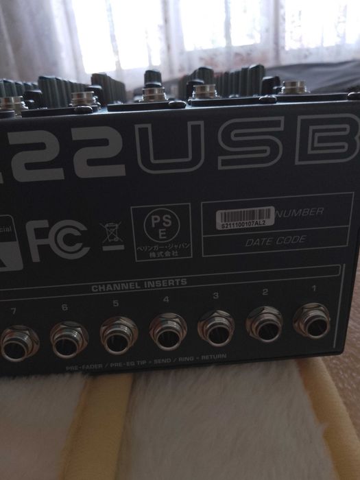 Behringer XENYX QX2222 USB 22 канален миксер.