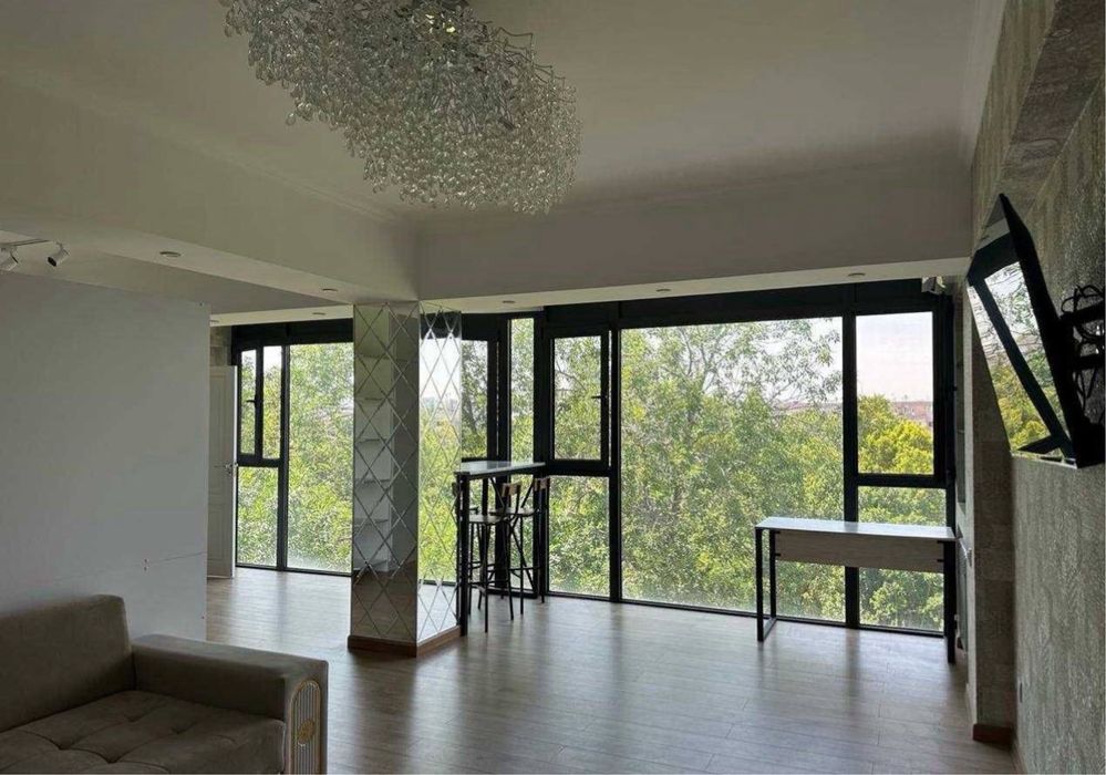 Центр ЦуМ.  1в2комнатная.  Спец план.  50м2