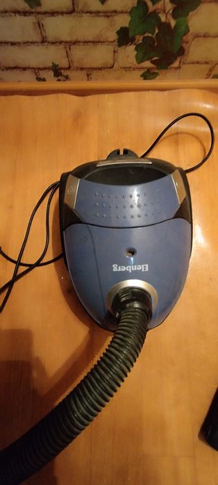 Пылесос Elenberg — мощный, рабочий, в отличном состоянии
