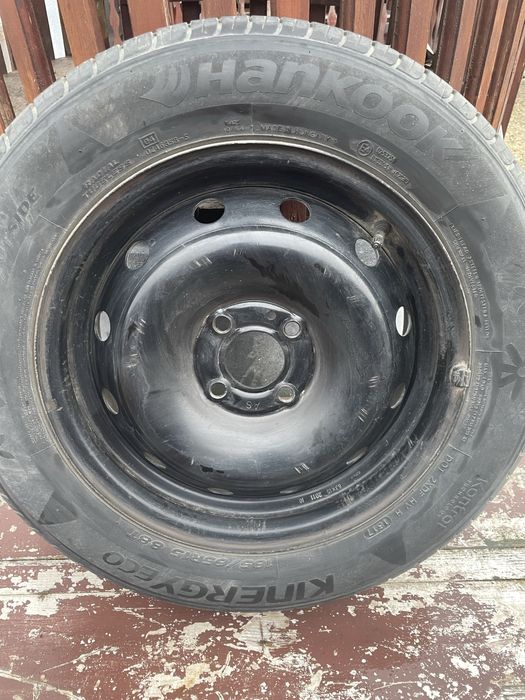 Vând jante cu anvelope Hankook , dimensiunea: 185/65/15 88T