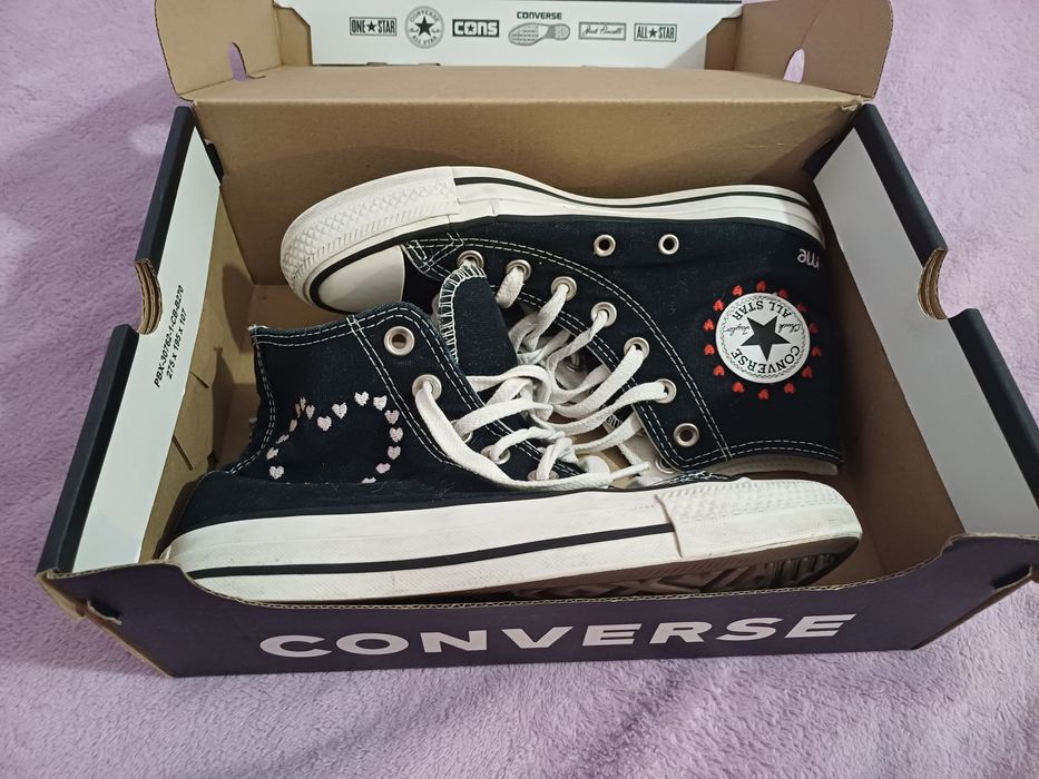 Converse valentine's day