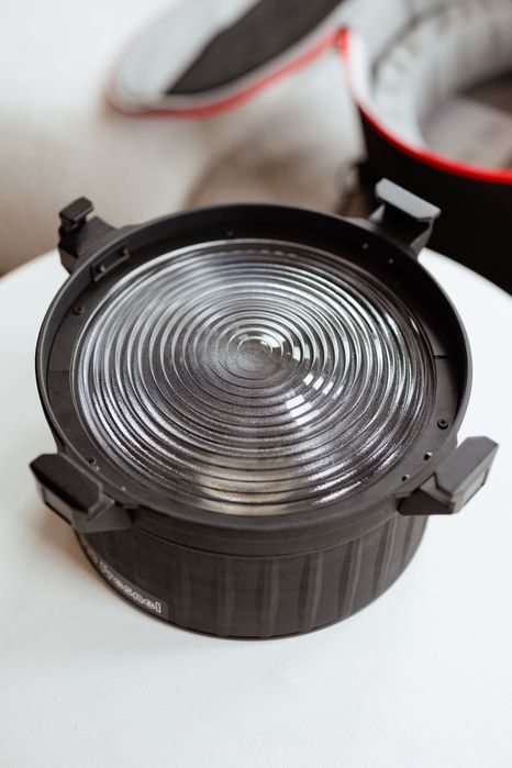 Aputure F10 Lentila Fresnel