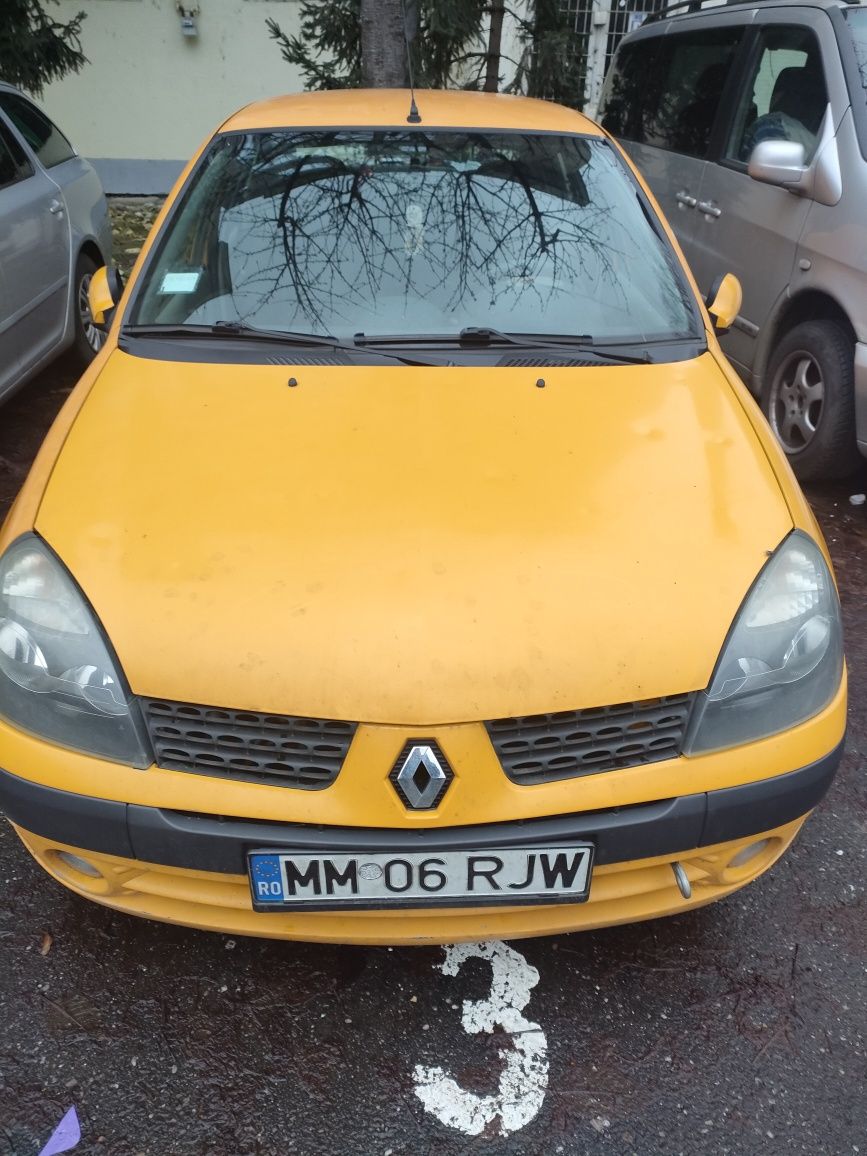 Renault symbol 2003
