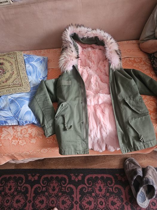 Продаётся парка на девочку 10-12 лет в хорошем состоянии