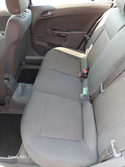 Vand Opel Astra Sedan, benzina, an 2012, 115 Hp,  1.6 cmc, 97.300 km.