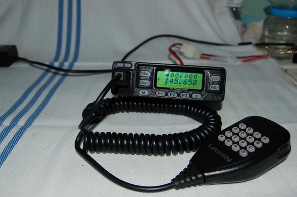 мобилна двубандова 144--430 мгхц радиостанция