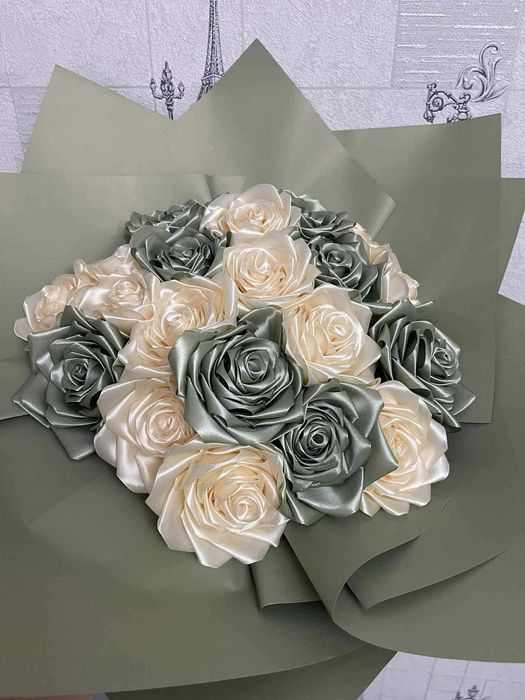 Букет от 31 розови сатенени рози