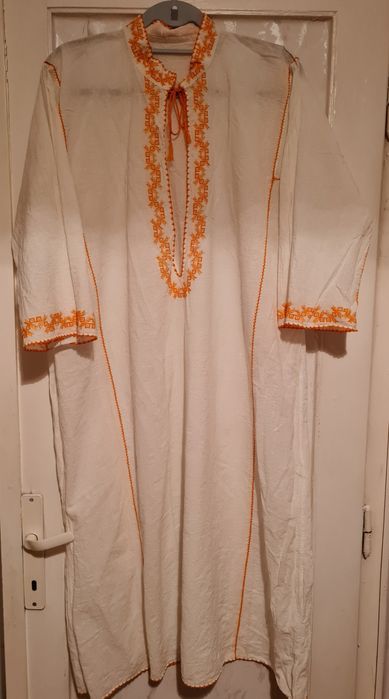 Автентични традиционни бродирани ризи за носия и престилки