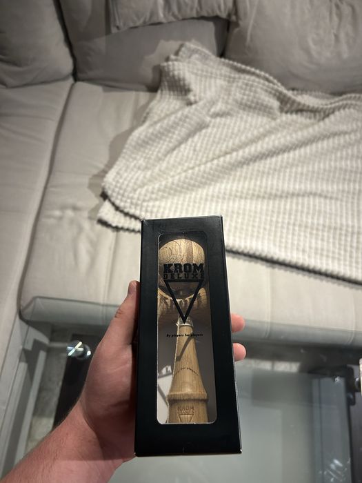Kendama Krom Deluxe Red Oak 2017