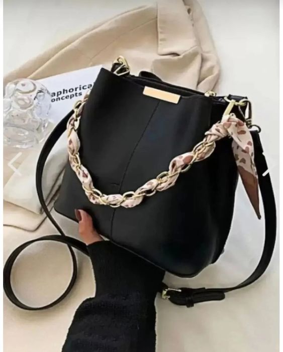 Geantă damă neagră, elegantă – model modern cu lanț decorativ