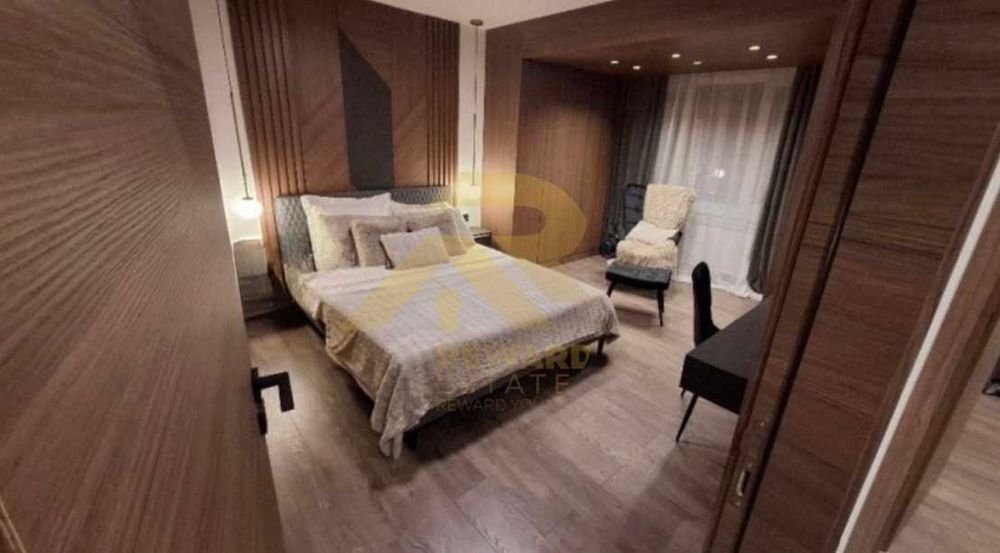 Продава се Тристаен апартамент в София, Център - 75 кв.м за 2520 €/кв.м - Снимка #3