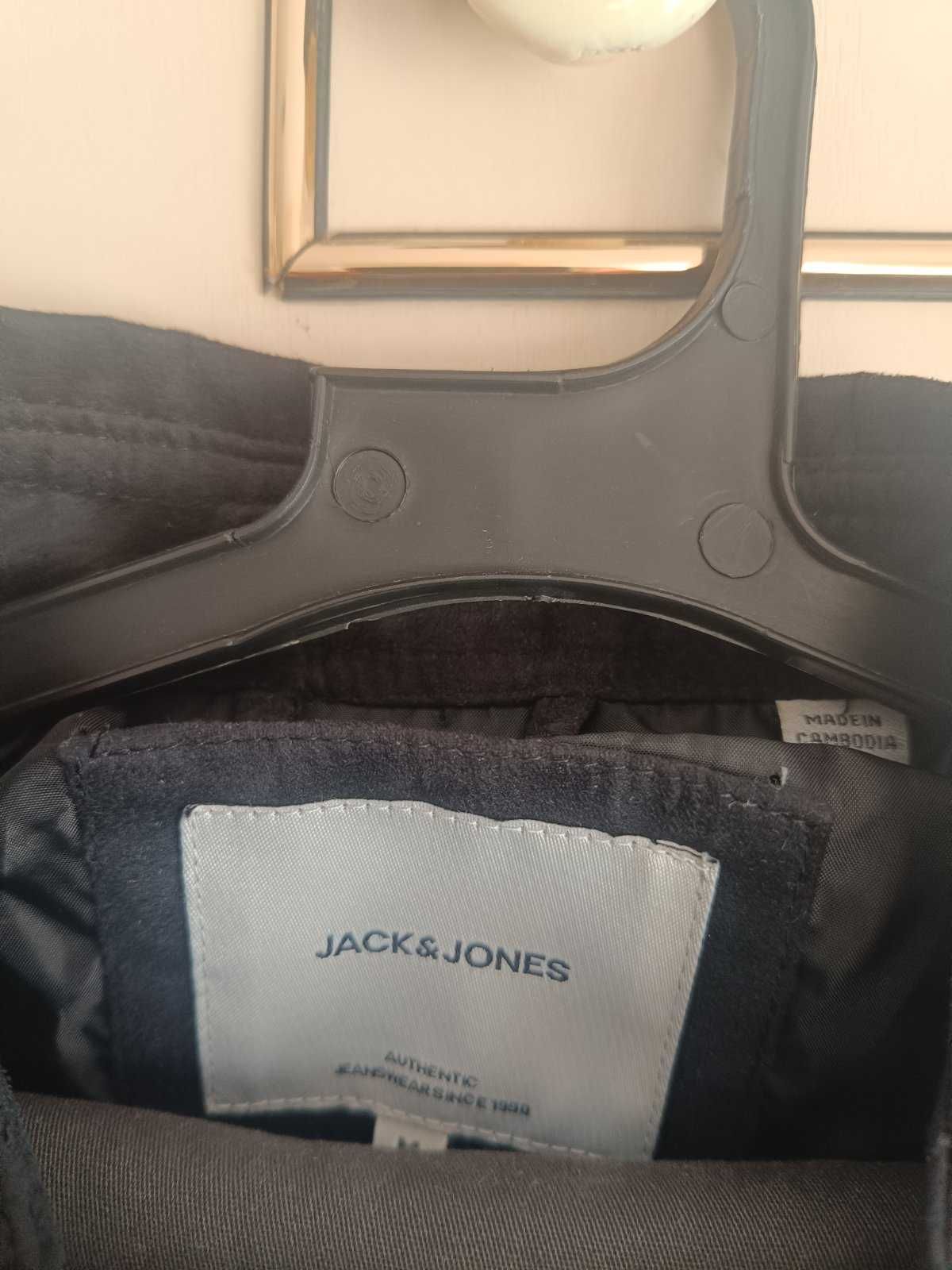 Продавам яке Jack and Jones