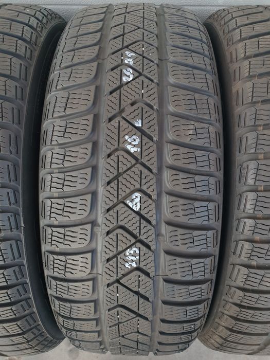 Зимни гуми 4 броя PIRELLI SottoZero3 215 60 R16 дот 2621