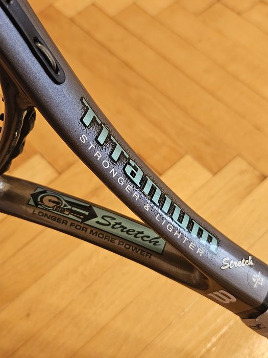 Racheta Wilson Titanium Stretch Ti cu husa