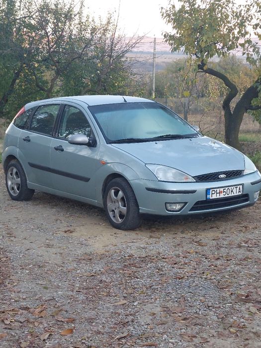 Vând Ford focus 1.6 benzina .