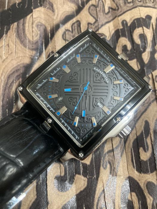 Часы от компания Emperio of Kazakhstan