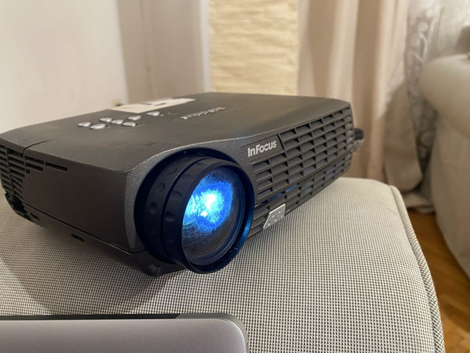 Proiector tv  videoproiector InFocus LP70+