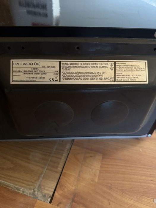 Vand 2 cuptoare cu microunde