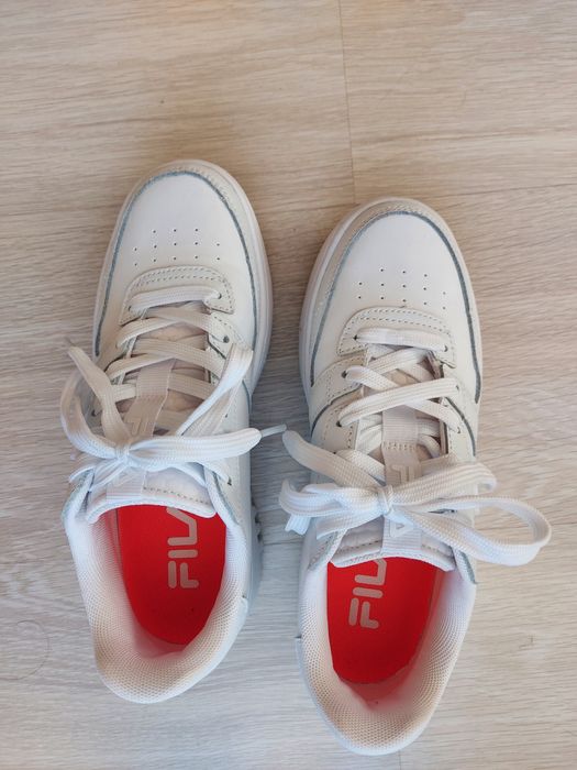 Бели маратонки FILA-60лв.