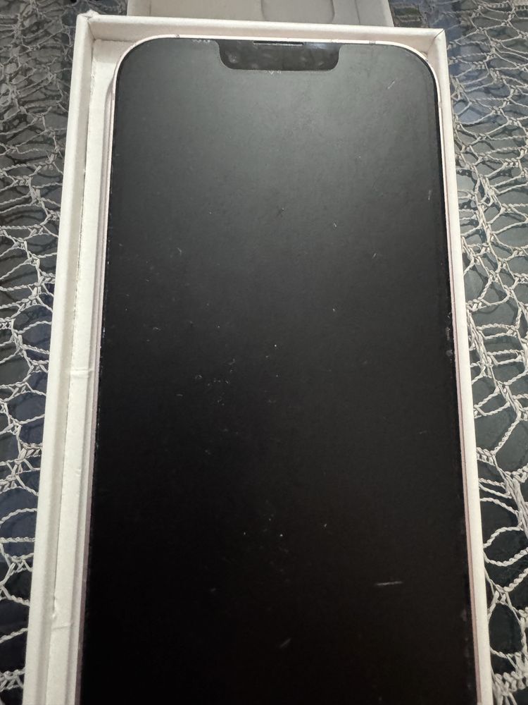 IPhone 13-бледо розово